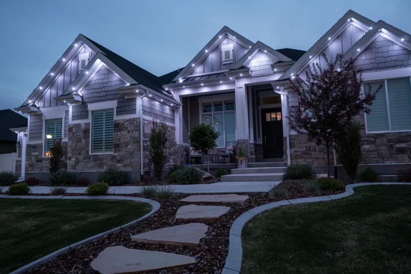 Roofline in Warm White
